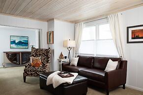 Looking Glass Beachfront Inn