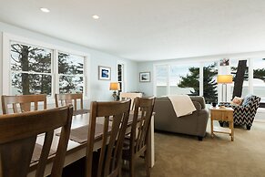 Looking Glass Beachfront Inn