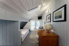 Looking Glass Beachfront Inn