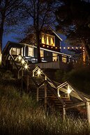 Looking Glass Beachfront Inn