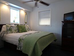 Suite Dreams Inn by the Beach