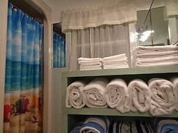 Suite Dreams Inn by the Beach