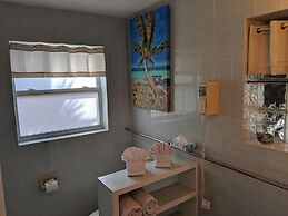 Suite Dreams Inn by the Beach