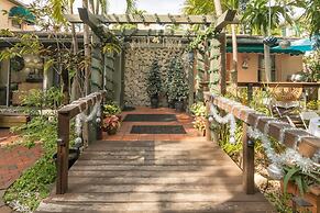 Suite Dreams Inn by the Beach