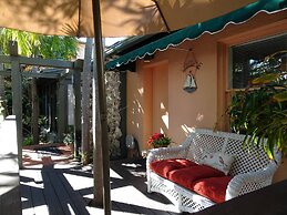 Suite Dreams Inn by the Beach