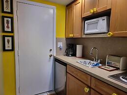 Suite Dreams Inn by the Beach