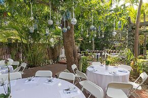 Suite Dreams Inn by the Beach