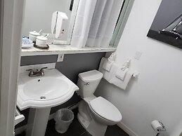 Suite Dreams Inn by the Beach