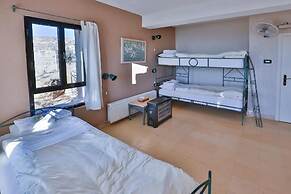 Dana Guest House