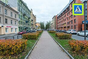 Guests love California on Chernyakhovskogo