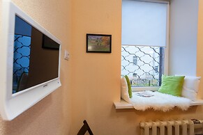 Guests love California on Chernyakhovskogo