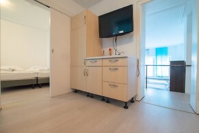 Comfortable Large Center Apartment