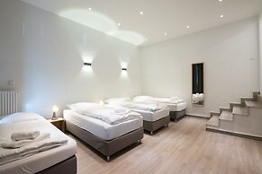 Comfortable Large Center Apartment