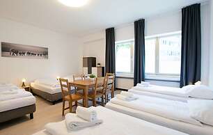 Comfortable Large Center Apartment