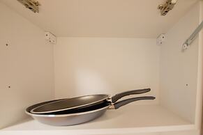 Comfortable Large Center Apartment