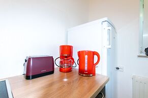 Comfortable Large Center Apartment