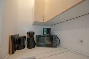 Comfortable Large Center Apartment