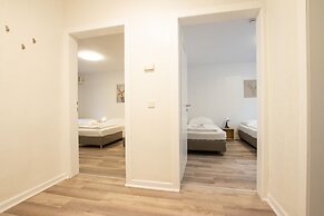 Comfortable Large Center Apartment