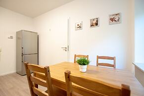 Comfortable Large Center Apartment