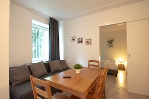 Comfortable Large Center Apartment