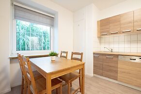 Comfortable Large Center Apartment