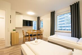 Comfortable Large Center Apartment