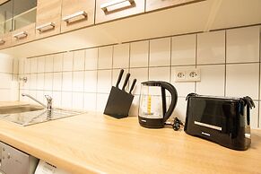 Comfortable Large Center Apartment