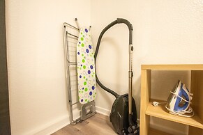 Comfortable Large Center Apartment