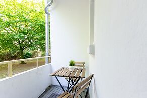 Comfortable Large Center Apartment