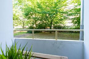 Comfortable Large Center Apartment