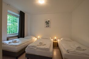 Comfortable Large Center Apartment