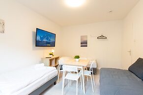 Comfortable Large Center Apartment