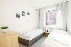 Comfortable Large Center Apartment