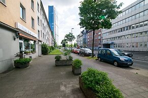 Comfortable Large Center Apartment