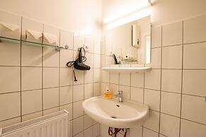 Comfortable Large Center Apartment