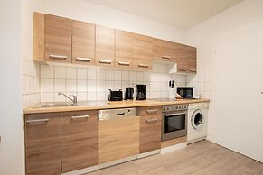 Comfortable Large Center Apartment