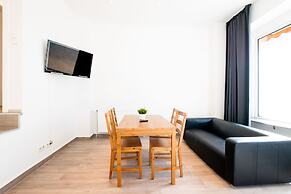 Comfortable Large Center Apartment