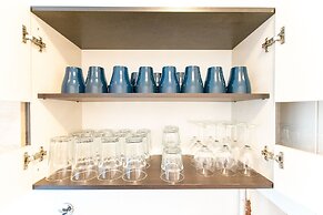 Comfortable Large Center Apartment