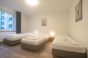 Comfortable Large Center Apartment