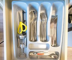 Comfortable Large Center Apartment