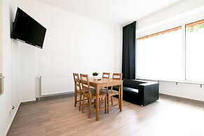 Comfortable Large Center Apartment