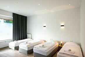 Comfortable Large Center Apartment