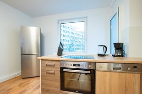 Comfortable Large Center Apartment