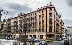 Guests Love on Blokhina