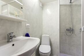 Guests Love on Blokhina