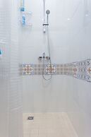 Guests Love on 5 Line VO