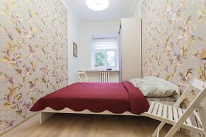 Guests Love on 5 Line VO