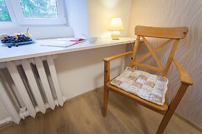 Guests Love on 5 Line VO