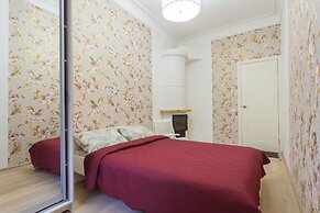 Guests Love on 5 Line VO