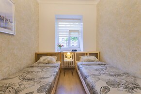 Guests Love on 5 Line VO